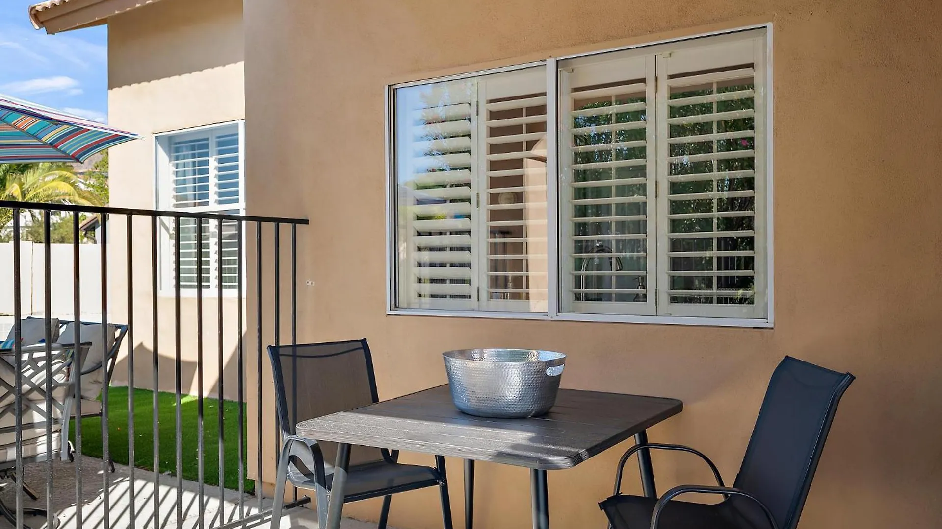 Elegant Scottsdale Desert Retreat With Private Pool, Hot Tub, Game Room, And Family-Friendly Amenities Semesterbostad