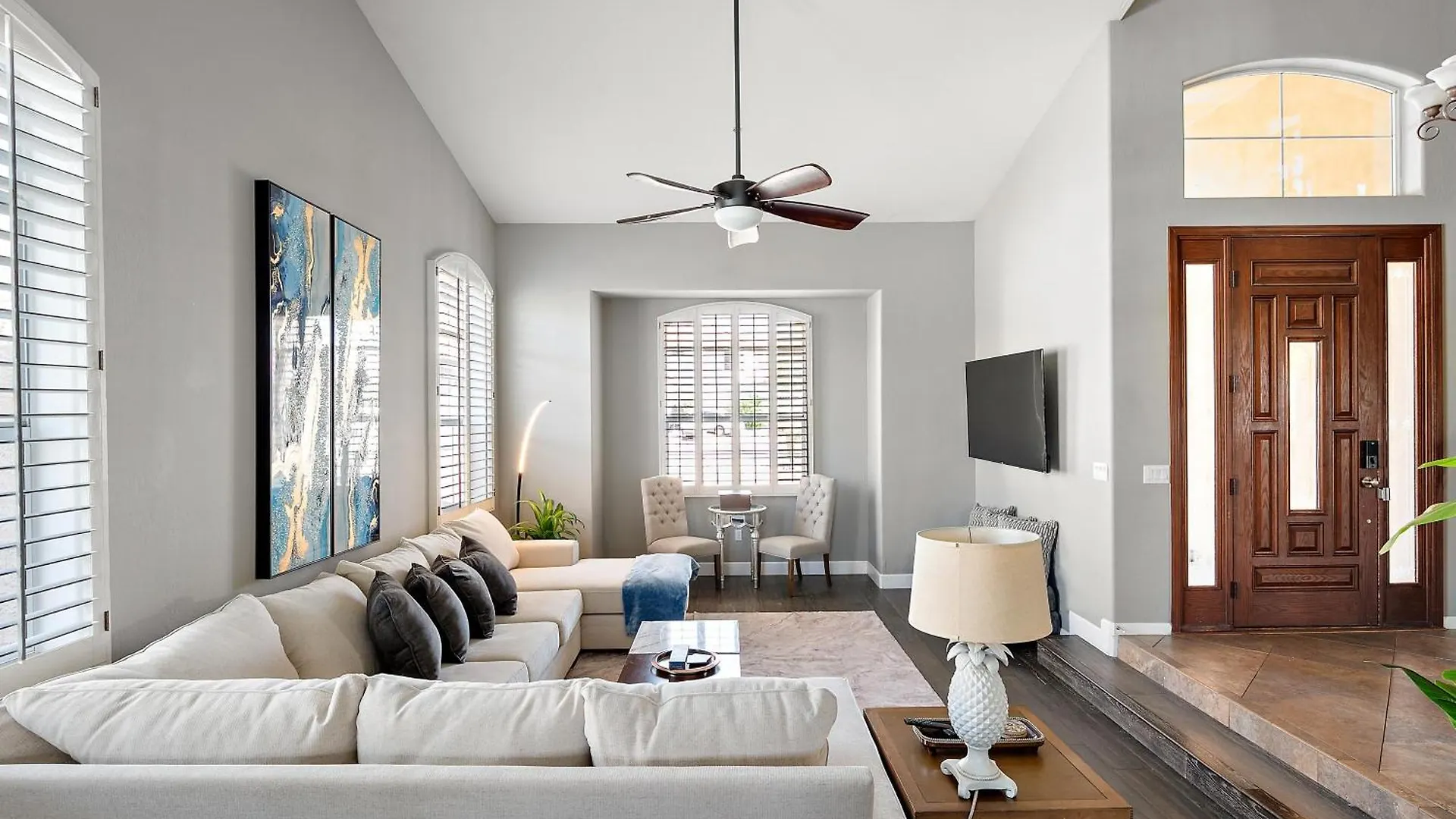 Elegant Scottsdale Desert Retreat With Private Pool, Hot Tub, Game Room, And Family-Friendly Amenities Semesterbostad